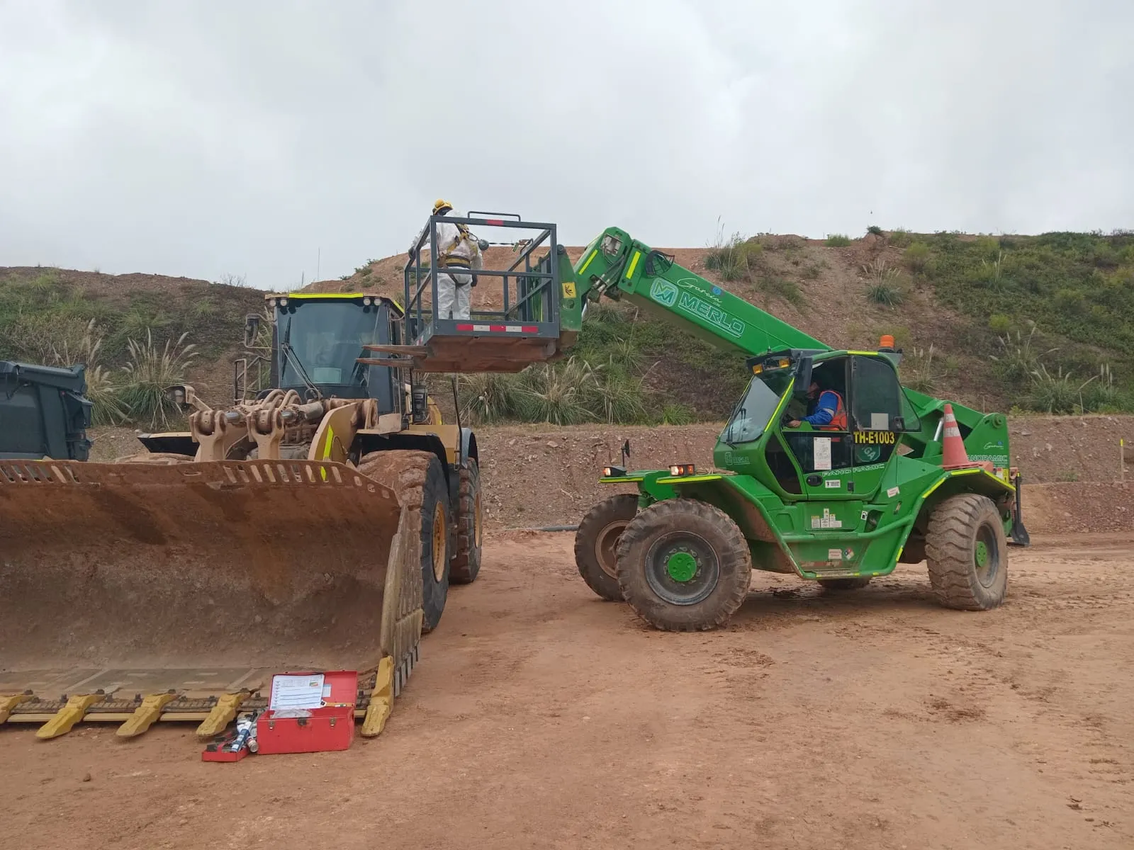 cargador frontal con maquinaria con parabrisas laminado